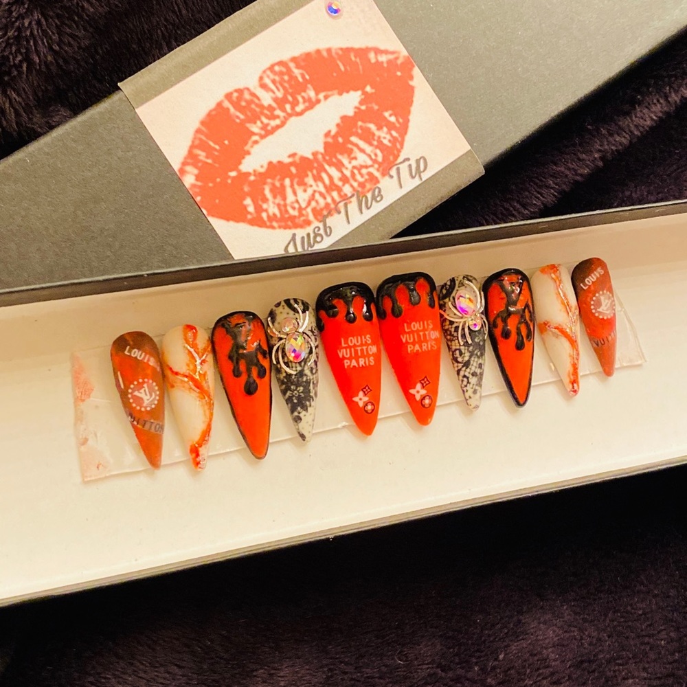 Press on nails - Picture 2 of 4